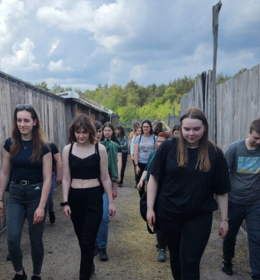 Zajęcia terenowe dla studentów III roku I stopnia behawiorystyki zwierząt na fermie jeleniowatych – Cervus - ekologiczna hodowla jeleniowatych