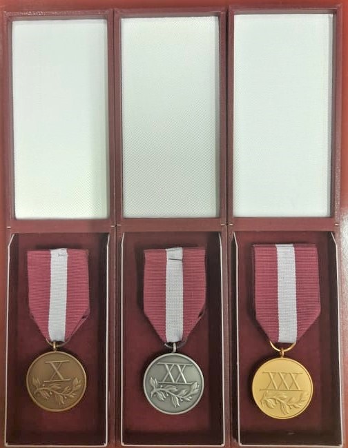 Pracownicy Biblioteki odznaczeni medalami za długoletnią służbę