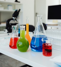 Warsztaty dla licealistów - „Kolorowy świat chemii”.