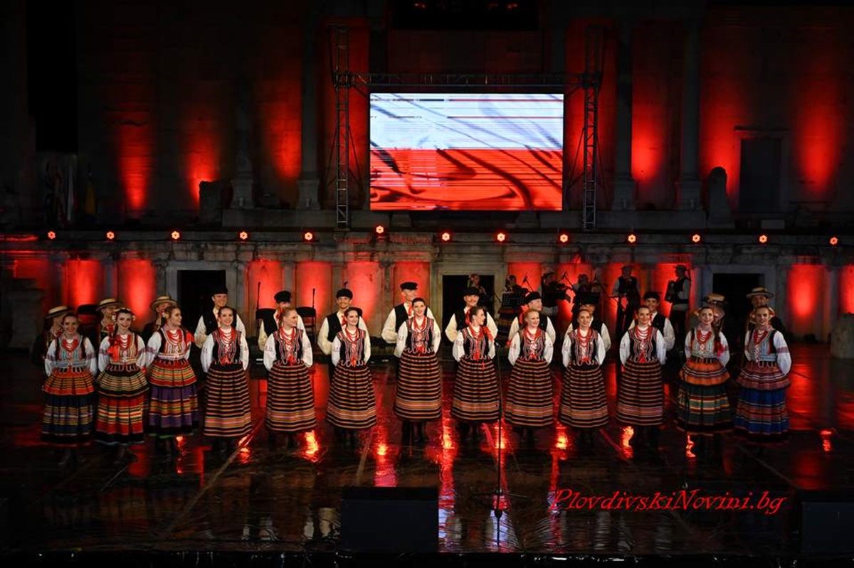 Zespół Jawor reprezentuje Polskę na scenie w Bułgarii