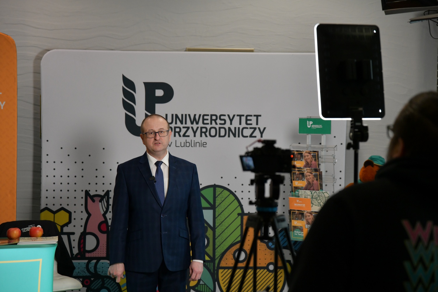 prof. Jóźwiakowski podczas wywiadu dla tv