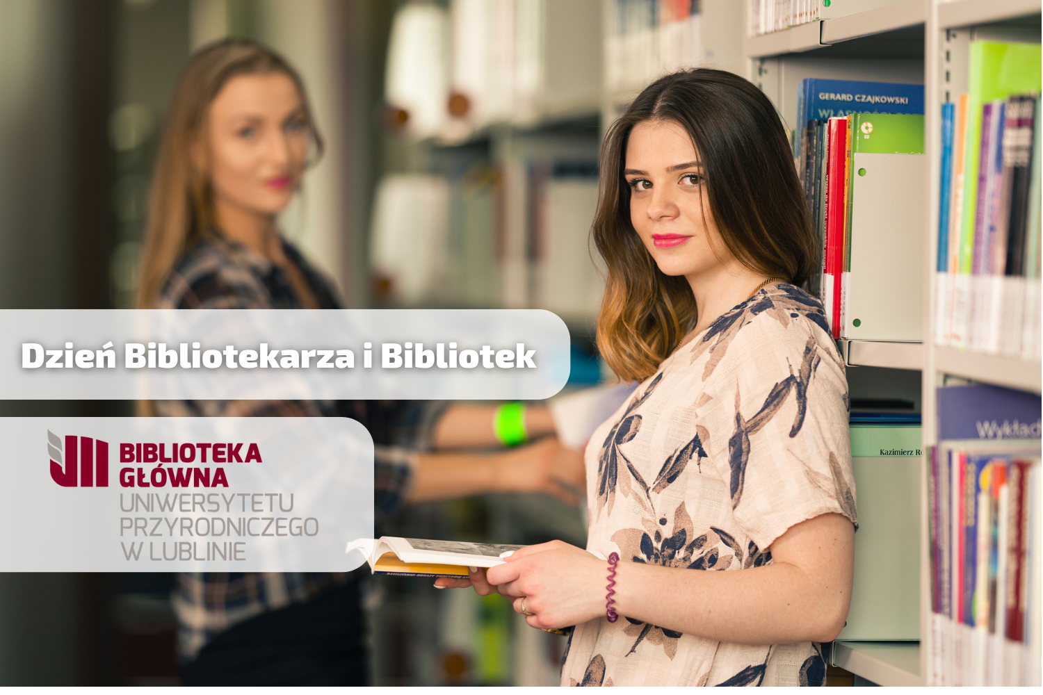 dwie kobiety z książkami w bibliotece. Logo Biblioteki UP w Lublinie
