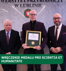Przyznanie Medalu Pro Scientia et Humanitate