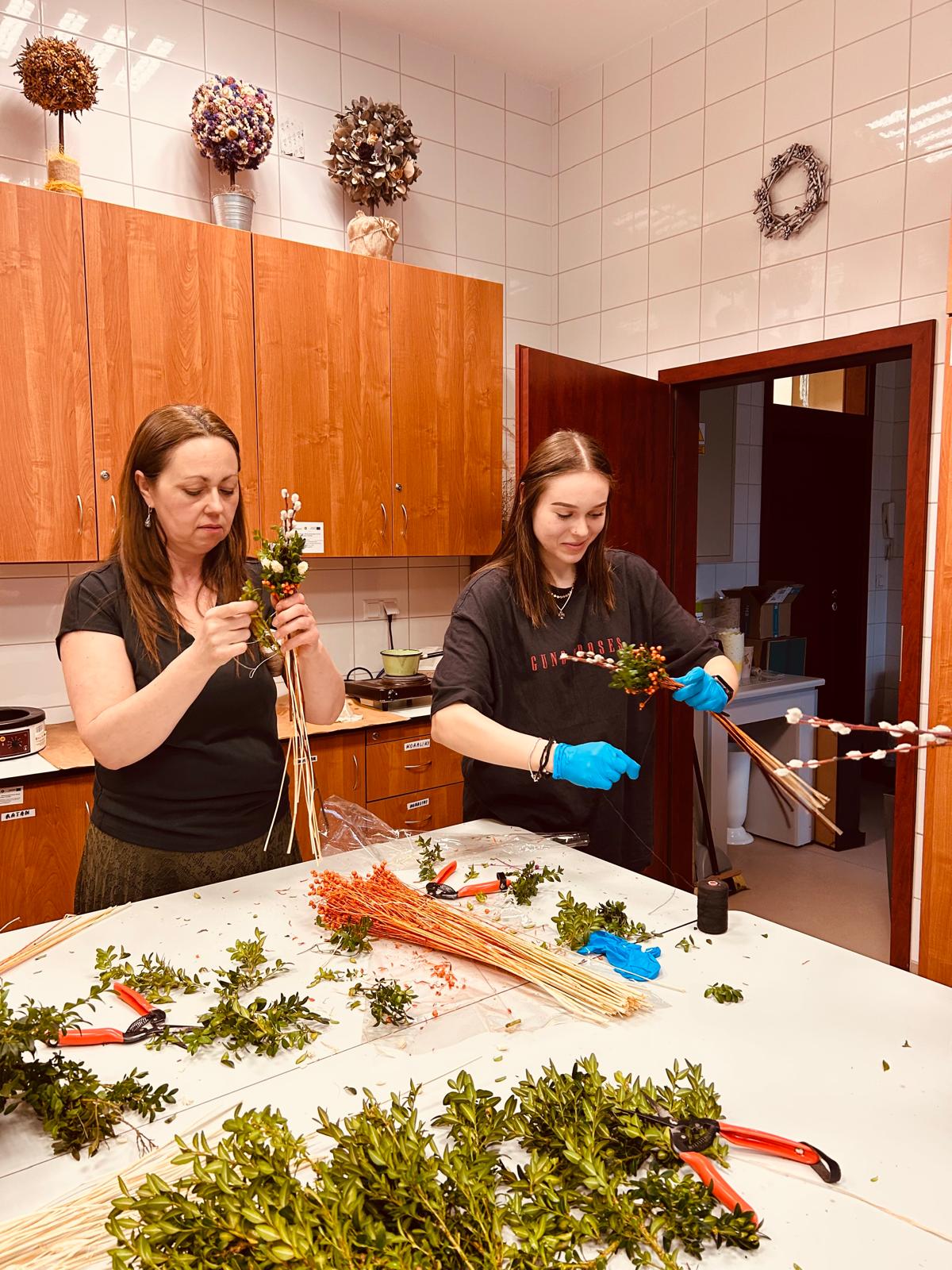 Klub Seniora warsztaty florystyczne