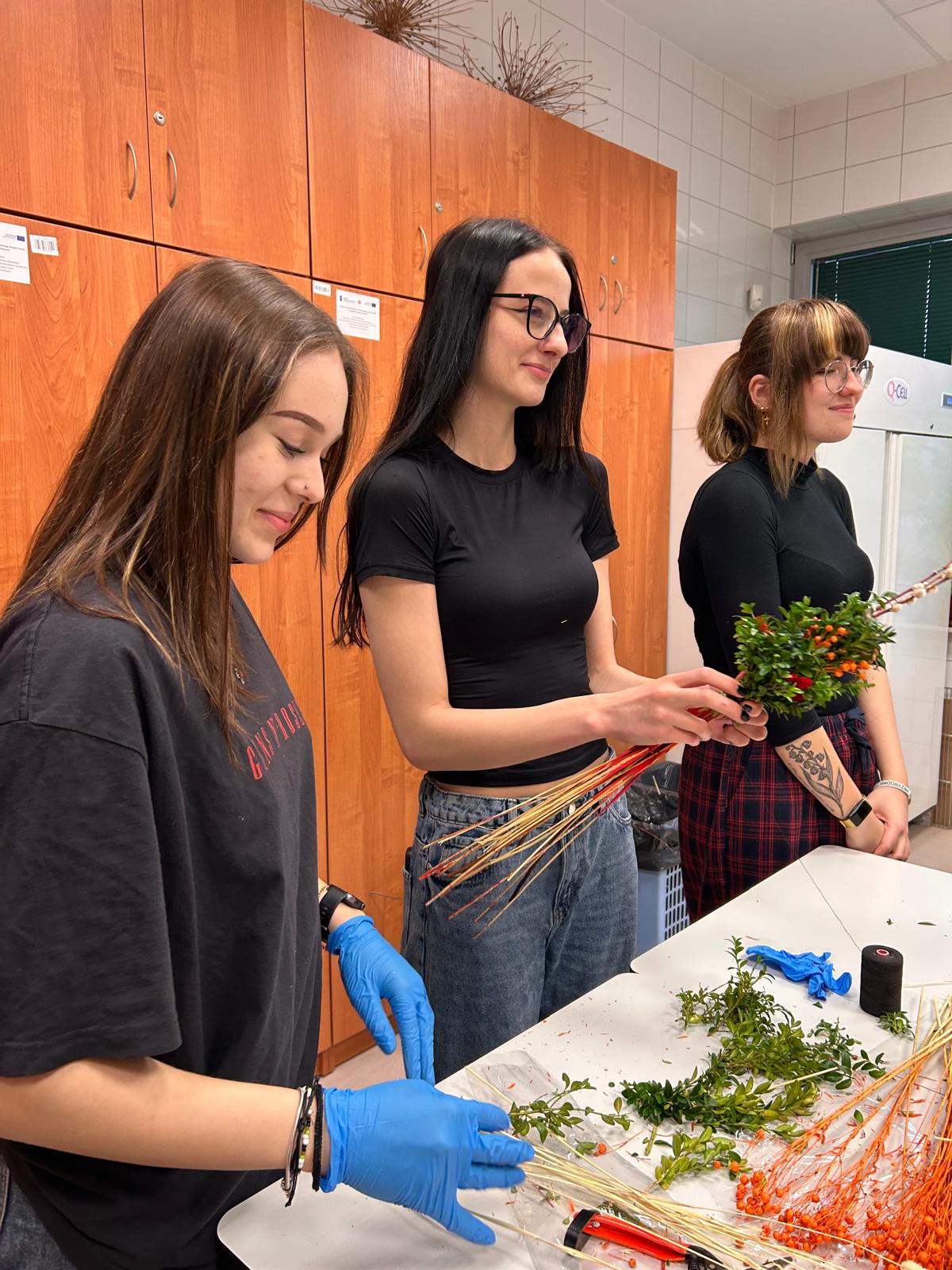 Klub Seniora warsztaty florystyczne